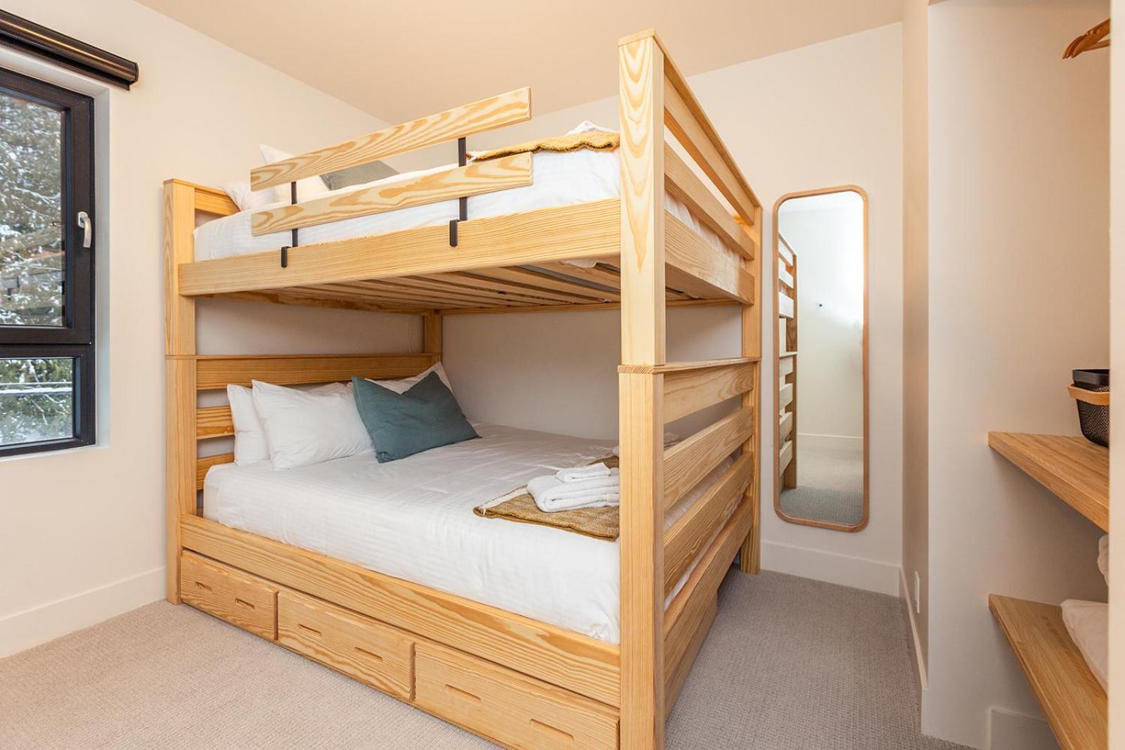 Tally Ho By Revelstoke Vacations Exterior foto