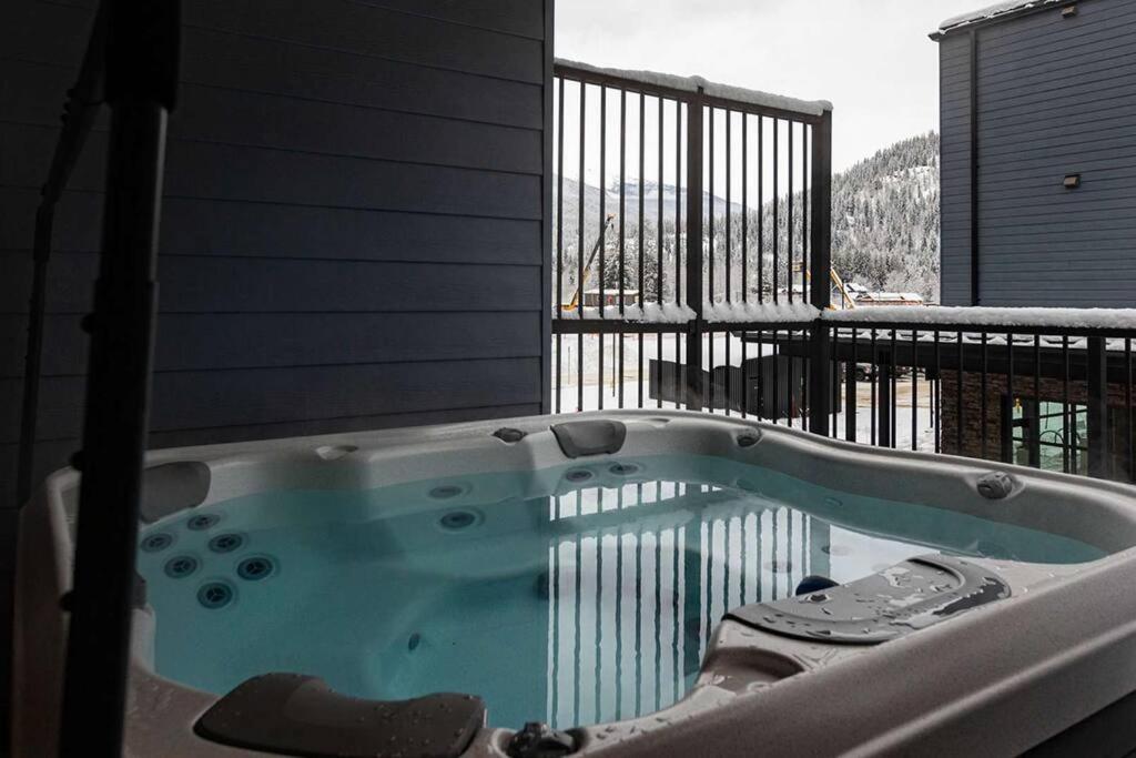 Tally Ho By Revelstoke Vacations Exterior foto